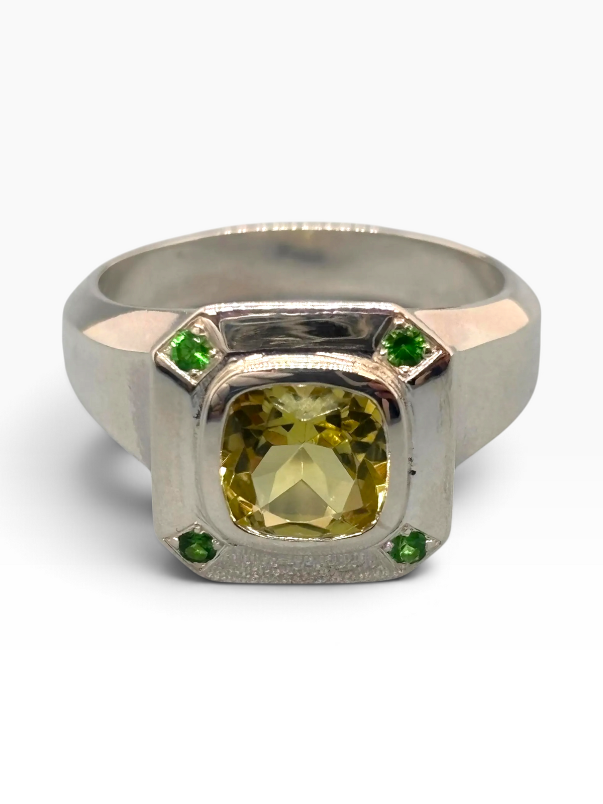 Anello Chevalier Uomo Argento 925 Quarzo Lemon e Smeraldi | Fatto a Mano