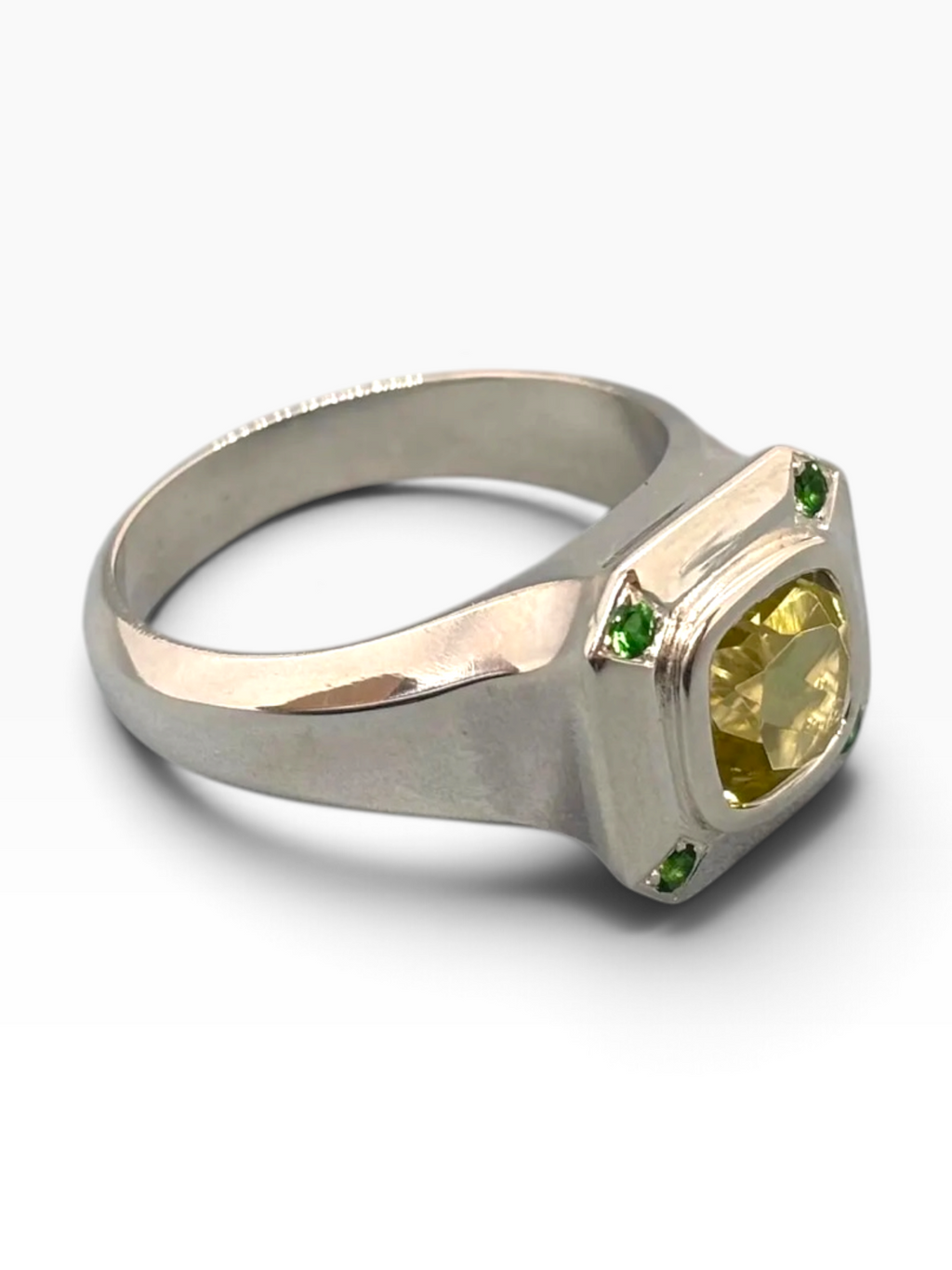 Anello Chevalier Uomo Argento 925 Quarzo Lemon e Smeraldi | Fatto a Mano