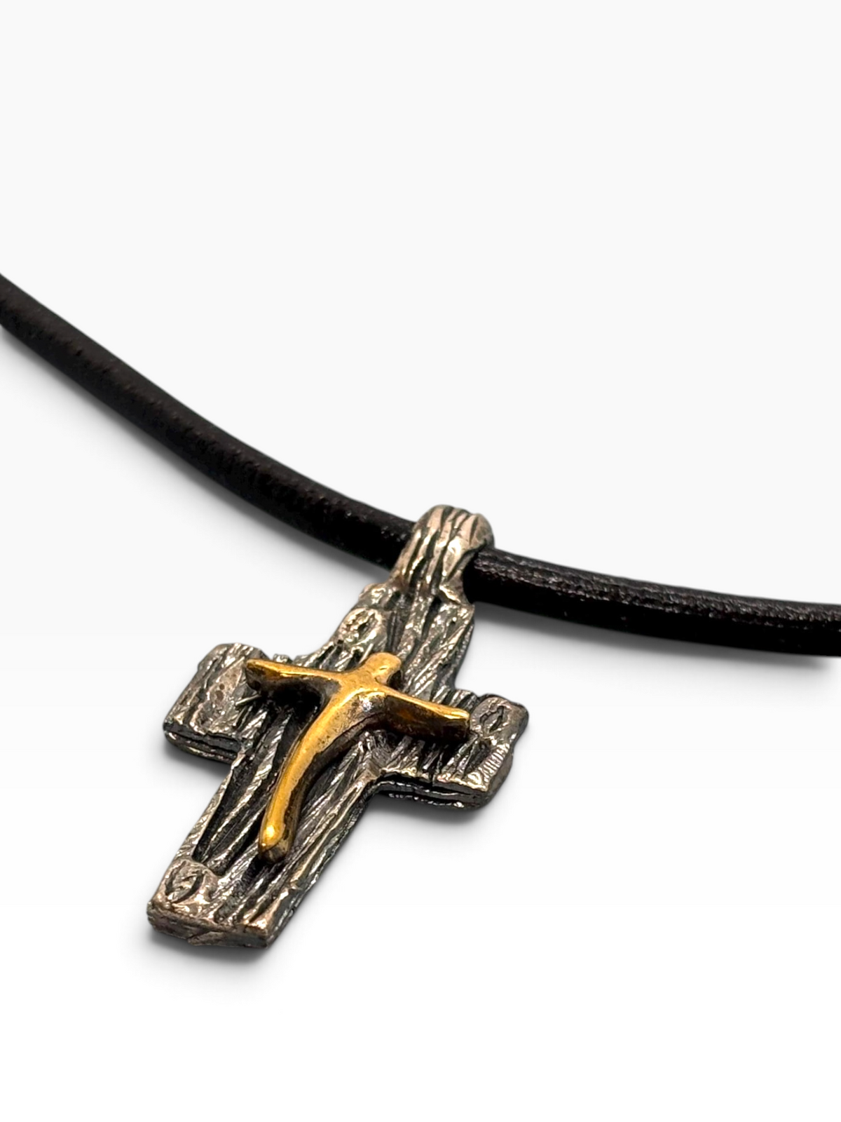 Croce Pendente Bicolore in Argento 925 Brunito e Bronzo con Laccio in Cuoio