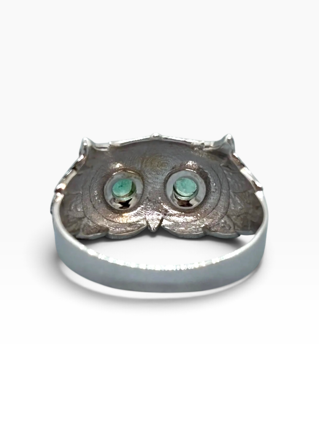 Anello Scultoreo Gufo in Argento 925 e Bronzo con Smeraldi Naturali