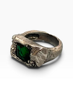 Anello Uomo Scultoreo Stone in Argento 925 con Nano Cristallo Verde