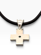 Ciondolo Croce in Argento 925 Massiccio e Smeraldo – Design Etrusco Medievale
