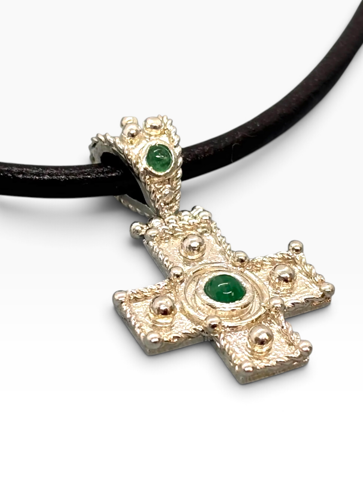 Ciondolo Croce in Argento 925 Massiccio e Smeraldo – Design Etrusco Medievale