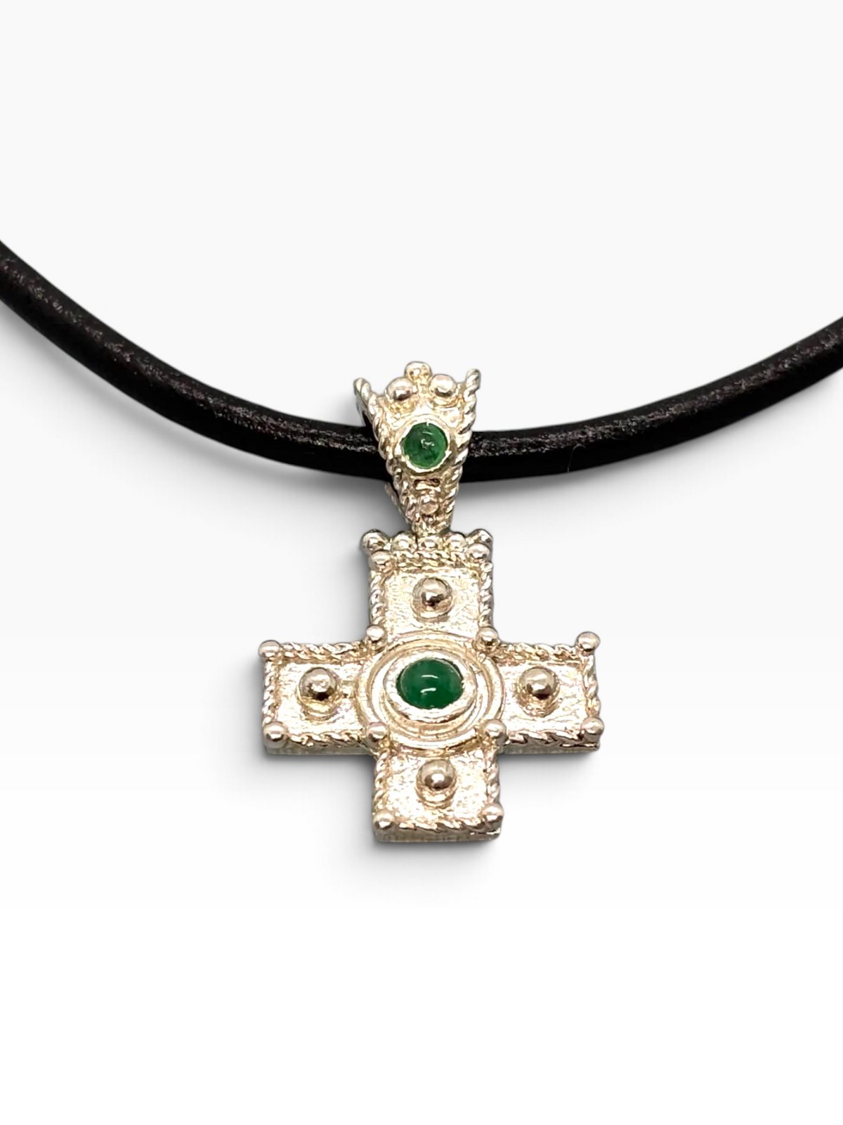 Ciondolo Croce in Argento 925 Massiccio e Smeraldo – Design Etrusco Medievale