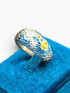Anello Scultoreo Bombato "Notte Stellata" in Argento 925 Smalto Blu e Zaffiri Gialli